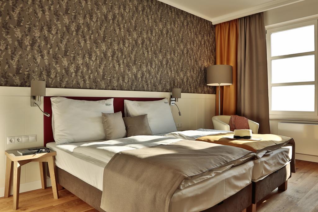 Hubertus Hof Landhotel بالاتونفينيفيس الغرفة الصورة